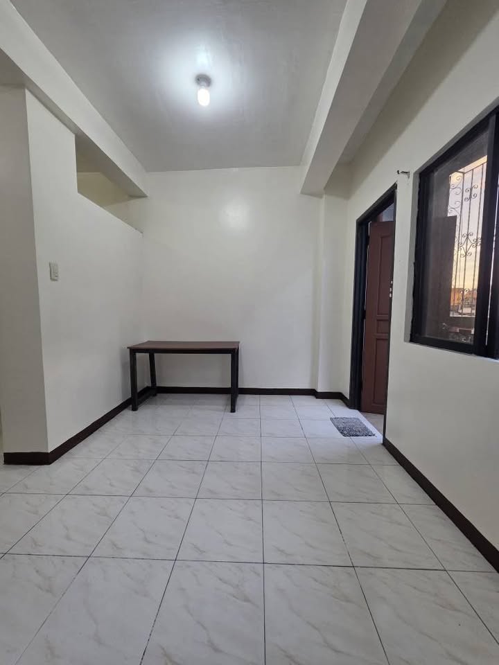 1-Bedroom Apartment with Terrace for Rent in Sampaloc, Manila photo 3