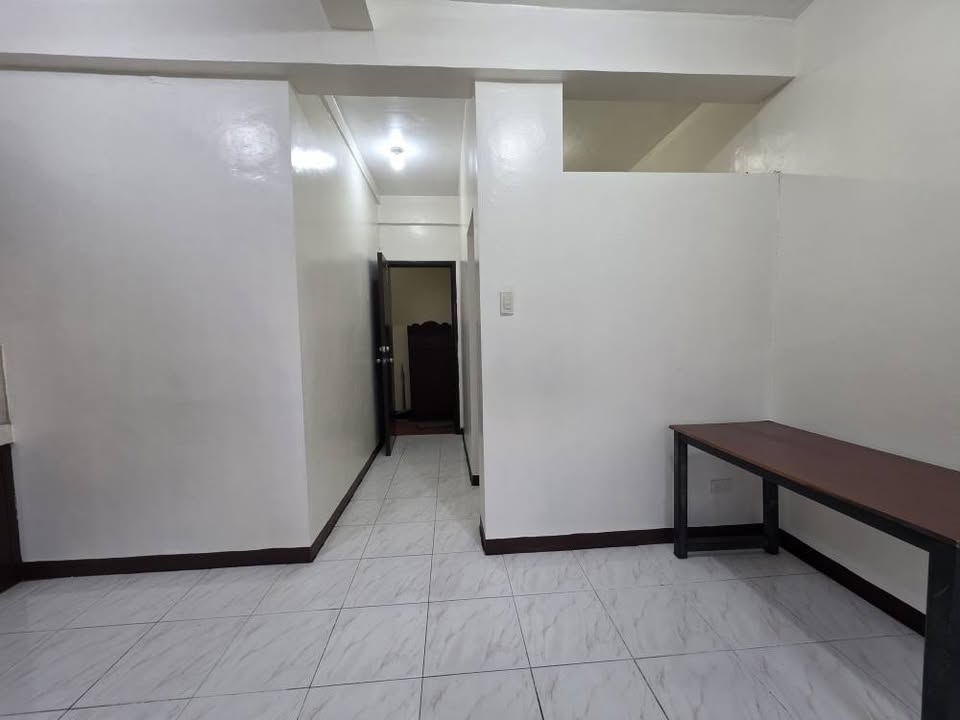 1-Bedroom Apartment with Terrace for Rent in Sampaloc, Manila photo 4