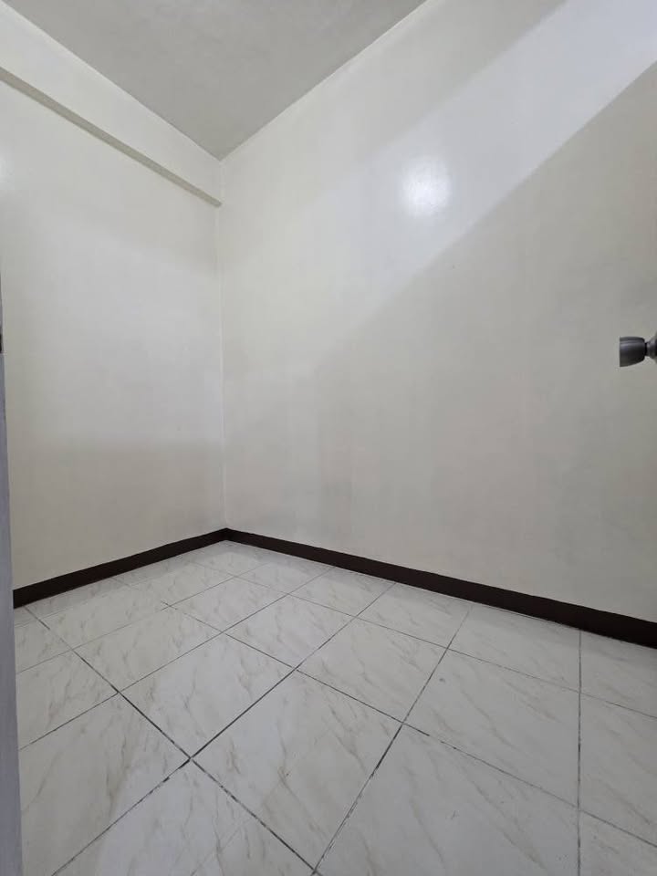 1-Bedroom Apartment with Terrace for Rent in Sampaloc, Manila photo 5