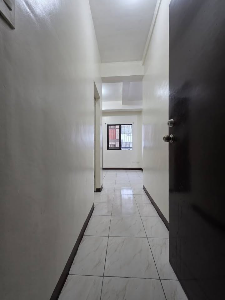 1-Bedroom Apartment with Terrace for Rent in Sampaloc, Manila photo 6