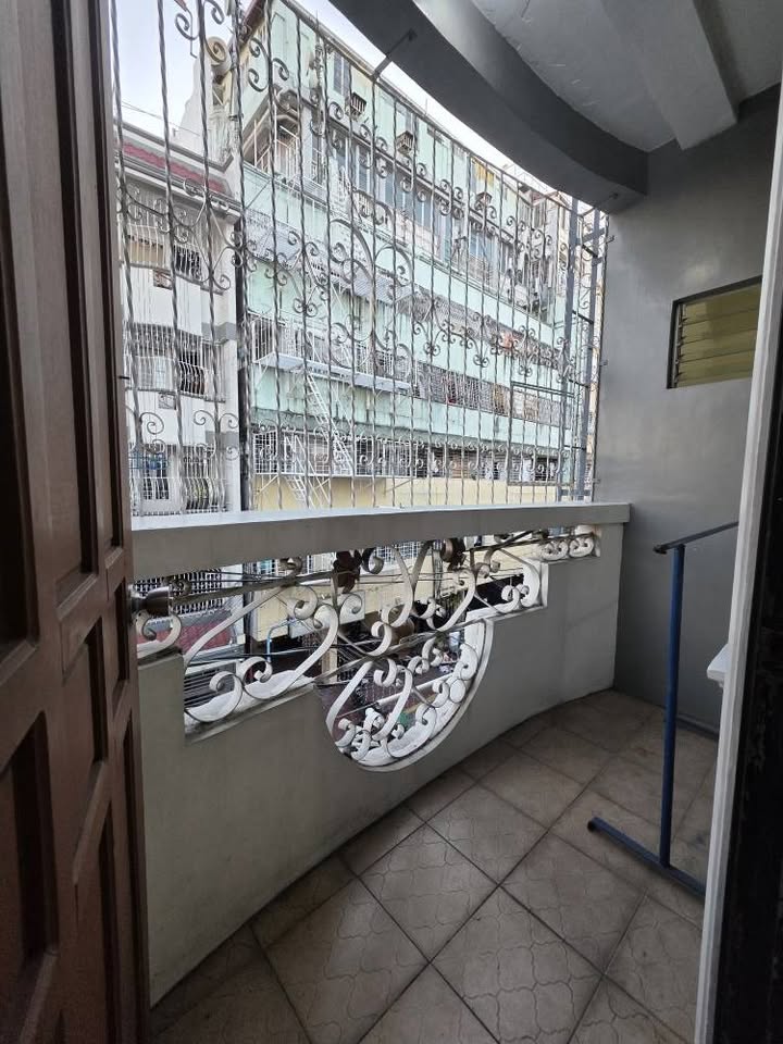 1-Bedroom Apartment with Terrace for Rent in Sampaloc, Manila photo 7