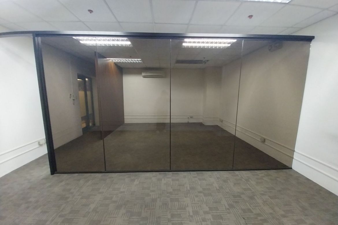 1 Bedroom Commercial for Rent in Malate, Manila, Metro Manila near LRT-1 Vito Cruz