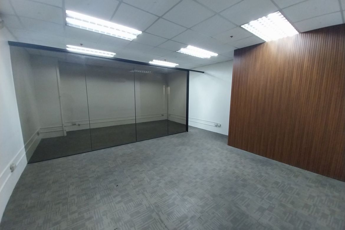 1 Bedroom Commercial for Rent in Malate, Manila, Metro Manila near LRT-1 Vito Cruz photo 3