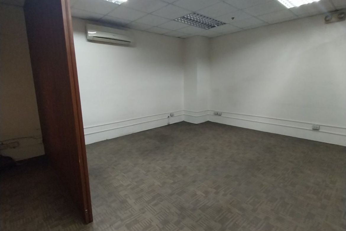 1 Bedroom Commercial for Rent in Malate, Manila, Metro Manila near LRT-1 Vito Cruz photo 6