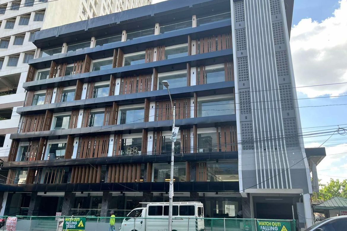 1 Bedroom Commercial for Sale in Laging Handa, Quezon City, Metro Manila near MRT-3 Kamuning