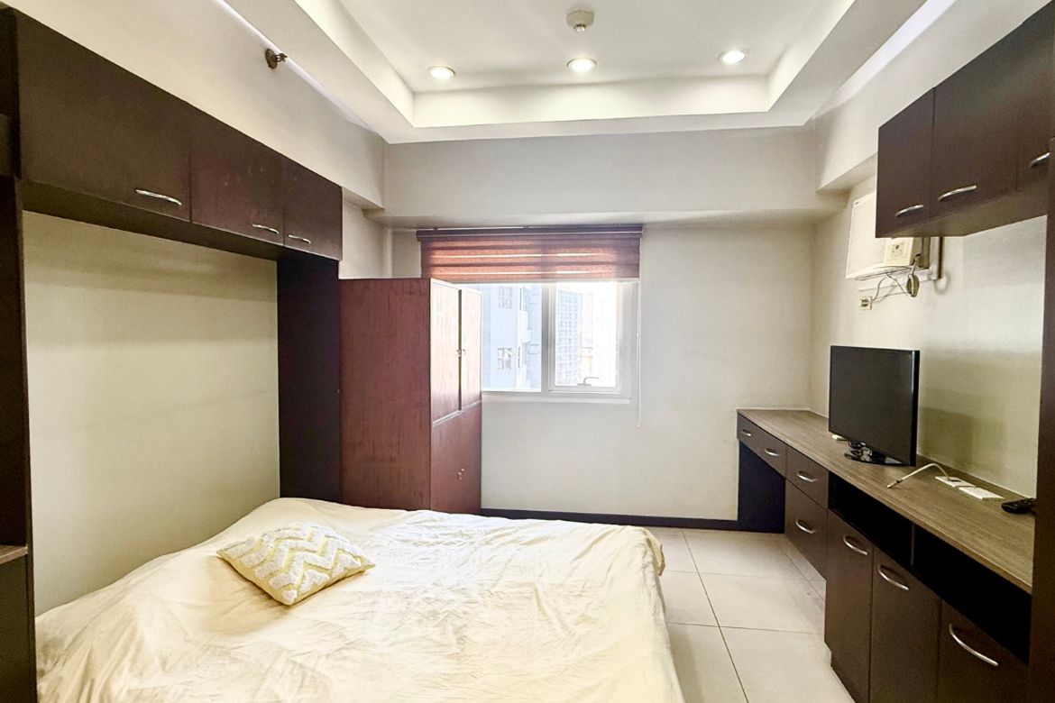 1 Bedroom Commercial for Sale in The Columns At Legaspi Village, San Lorenzo, Makati, Metro Manila – photo 3