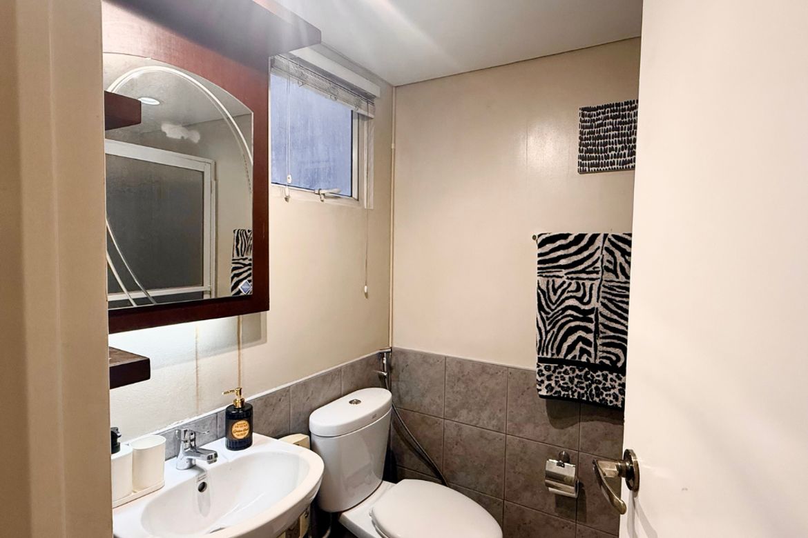 1 Bedroom Commercial for Sale in The Columns At Legaspi Village, San Lorenzo, Makati, Metro Manila – photo 5
