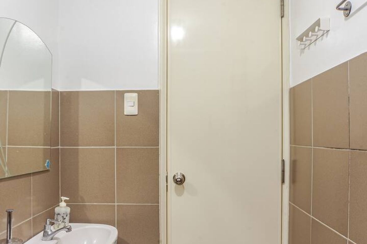1 Bedroom Condo for Rent in HQ Laureano di Trevi Tower, Pio Del Pilar, Makati, Metro Manila near MRT-3 Magallanes photo 3