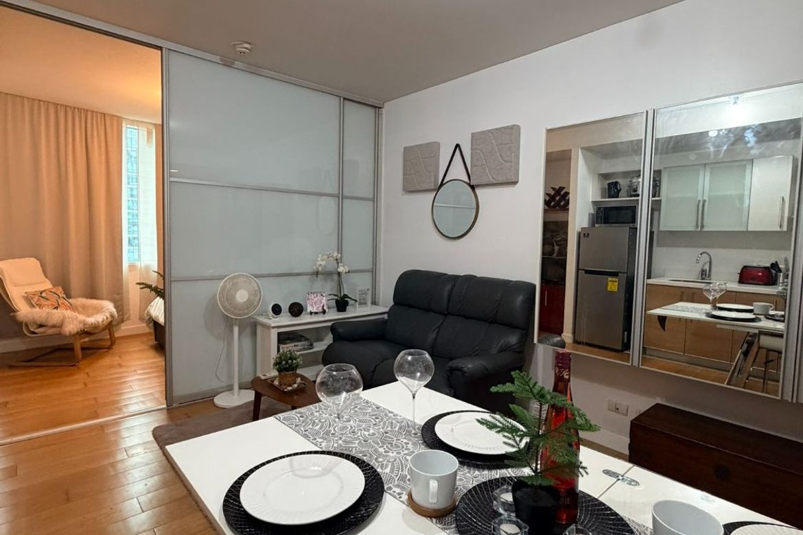 1 Bedroom Condo for Rent in Park Terraces, San Lorenzo, Makati, Metro Manila near MRT-3 Ayala photo 2