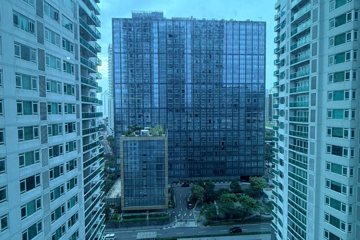 1 Bedroom Condo for Rent in Park Terraces, San Lorenzo, Makati, Metro Manila near MRT-3 Ayala photo 8