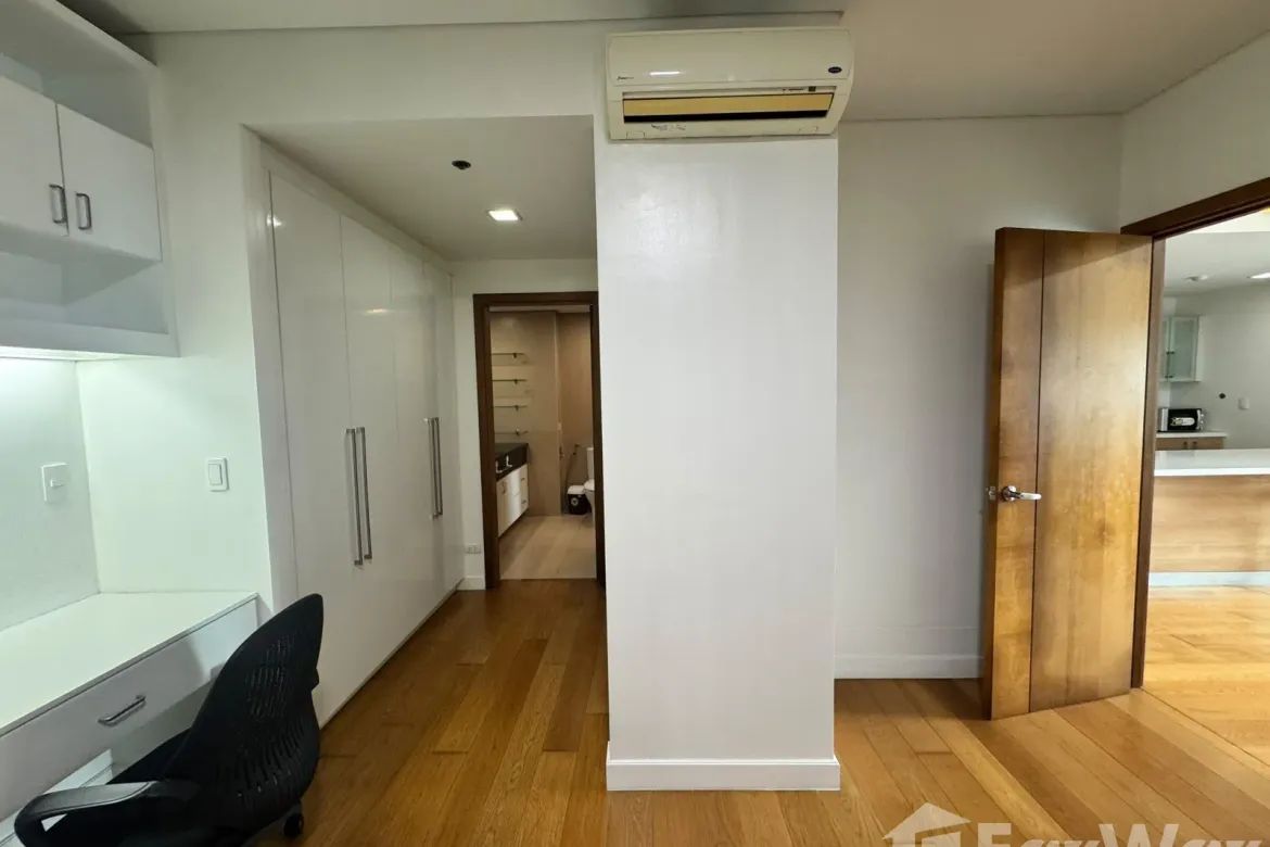 1 Bedroom Condo for Rent in Park Terraces, San Lorenzo, Makati, Metro Manila near MRT-3 Ayala photo 3