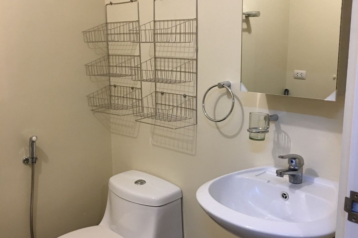 1 Bedroom Condo for Rent in Project 6, Quezon City, Metro Manila near MRT-3 North Avenue photo 5