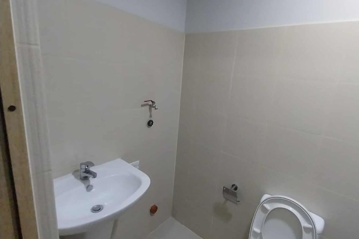 1 Bedroom Condo for Rent in Santo Cristo, Quezon City, Metro Manila near LRT-1 Roosevelt photo 5