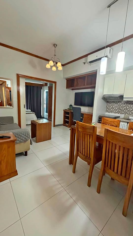 Fully Furnished 1-Bedroom Condo for Sale at KL Tower, Legaspi Village, Makati