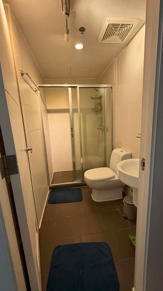 Fully Furnished 1-Bedroom Condo for Sale at KL Tower, Legaspi Village, Makati – photo 8
