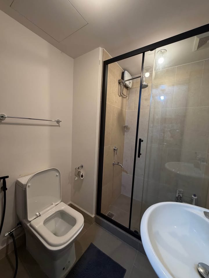 1-Bedroom Condo with Pool View for Sale at The Rise, Makati – photo 2