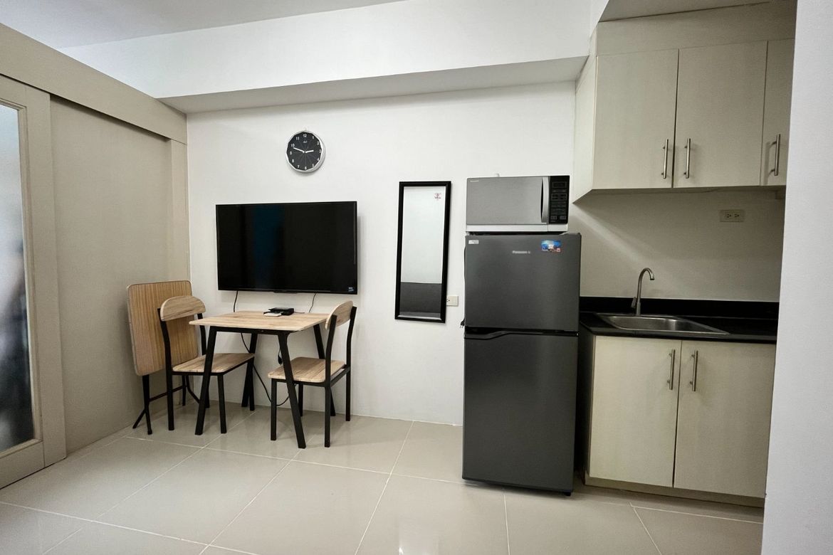1 Bedroom Condo for Sale in Barangay 76, Pasay, Metro Manila near LRT-1 EDSA