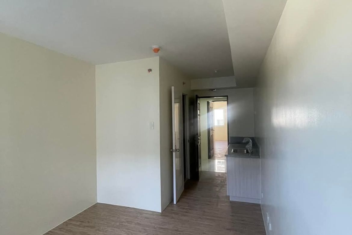 1 Bedroom Condo for Sale in Berkeley Suites, Inchican, Silang, Cavite – photo 6