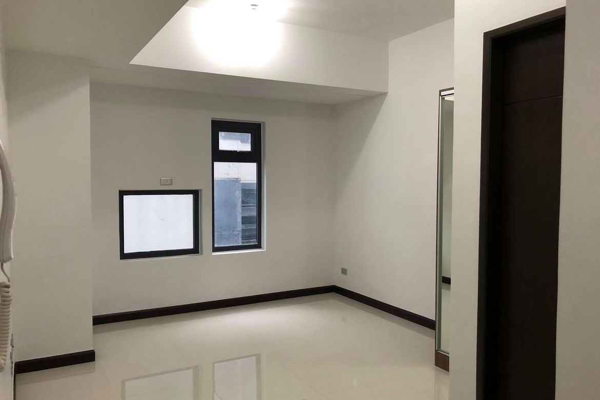 1 Bedroom Condo for Sale in Chimes Greenhills, Greenhills, San Juan, Metro Manila near MRT-3 Santolan