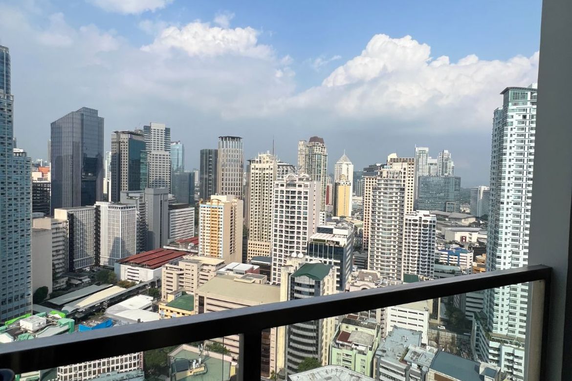 1 Bedroom Condo for Sale in Greenbelt Hamilton, San Lorenzo, Makati City