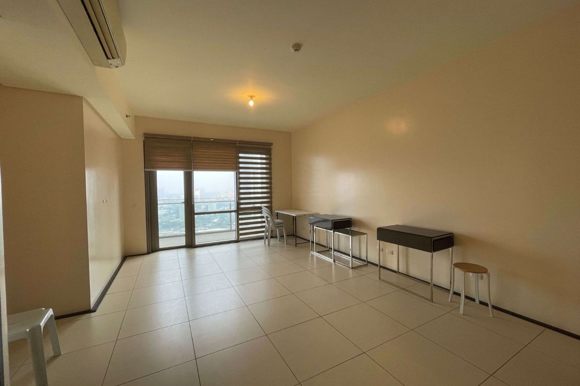 1 Bedroom Condo for Sale in Greenhills, San Juan, Metro Manila near MRT-3 Santolan