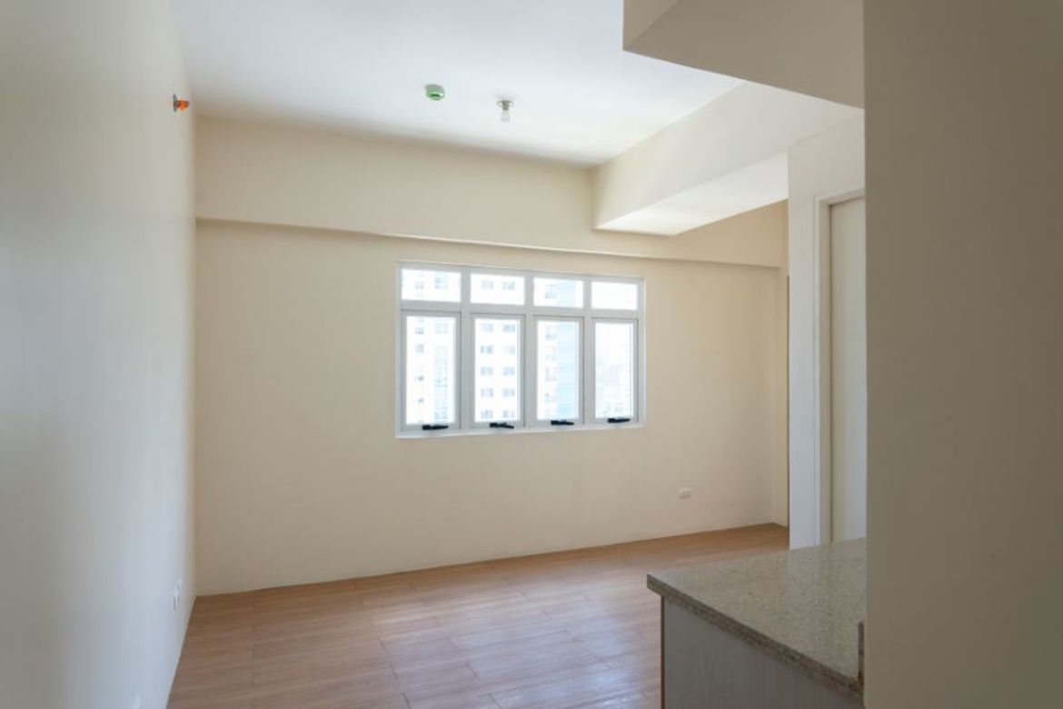 1 Bedroom Condo for Sale in Laureano di Trevi Tower, Pio Del Pilar, Makati City near MRT-3 Magallanes – photo 2