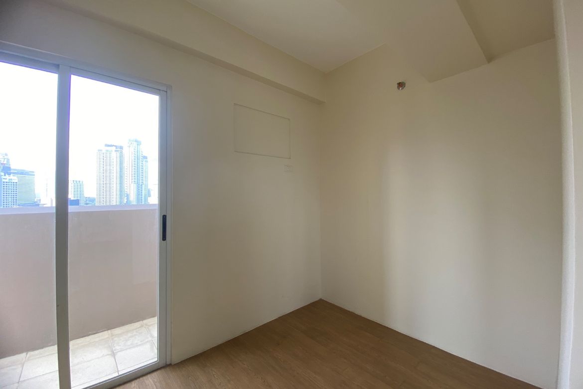 1 Bedroom Condo for Sale in Laureano di Trevi Tower, Pio Del Pilar, Makati City near MRT-3 Magallanes – photo 12
