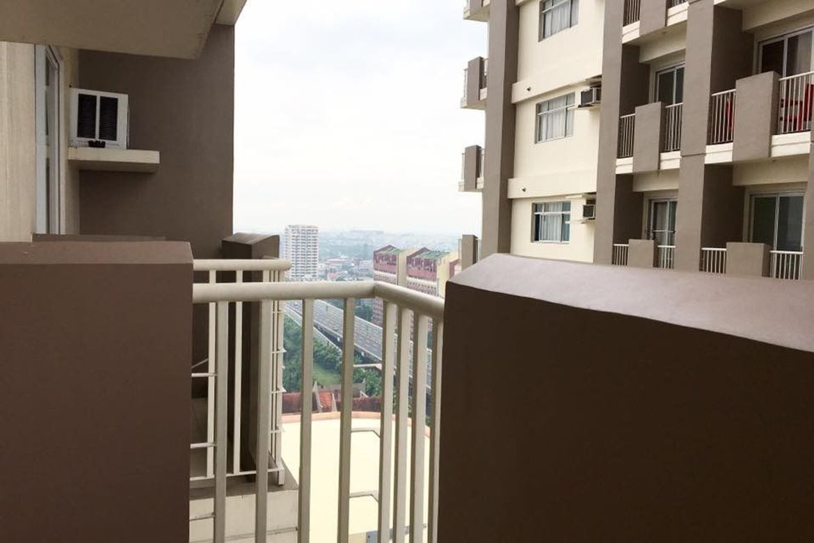 1 Bedroom Condo for Sale in Laureano di Trevi Tower, Pio Del Pilar, Makati, Metro Manila near MRT-3 Magallanes