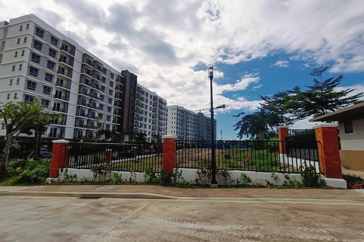 1 Bedroom Condo for Sale in Mandalagan, Bacolod, Negros Occidental