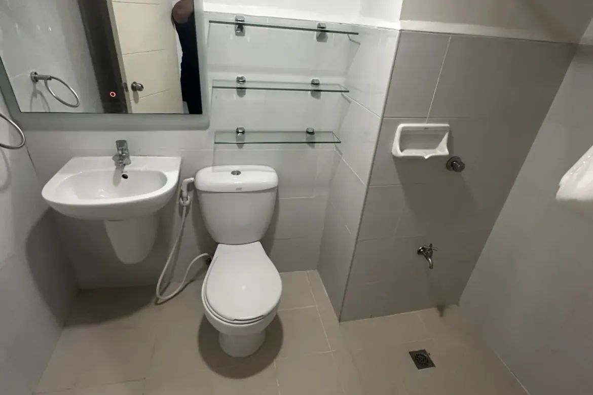 1 Bedroom Condo for Sale in Melbourne Residences, Urdaneta, Makati City near MRT-3 Ayala – photo 7