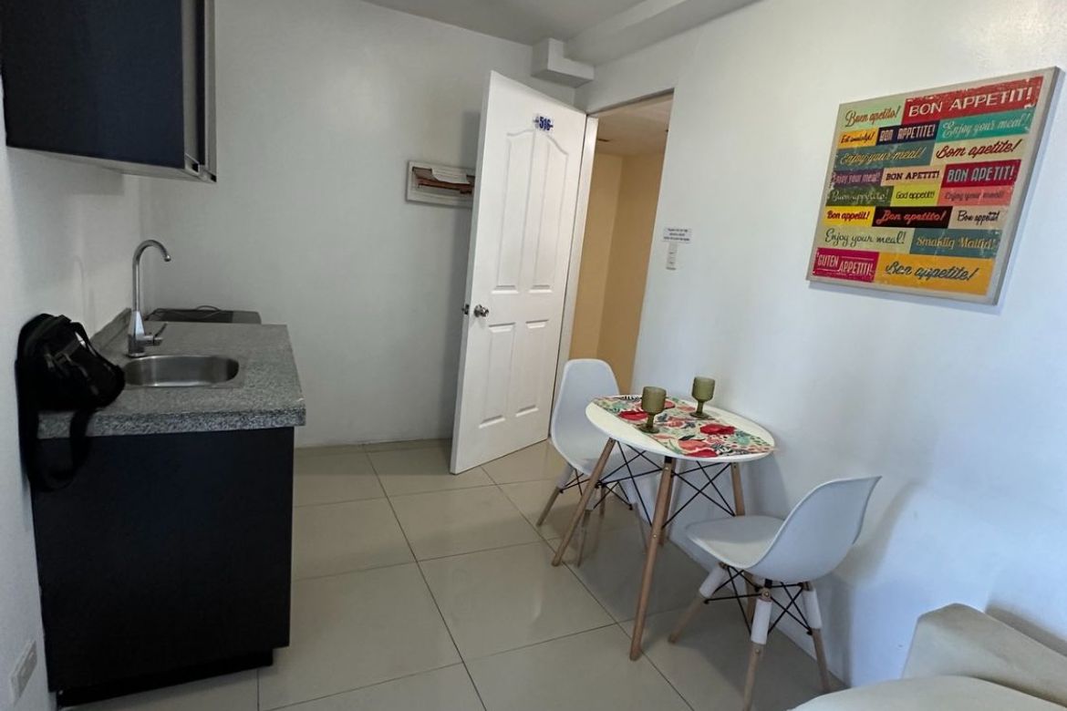 1 Bedroom Condo for Sale in Melbourne Residences, Urdaneta, Makati, Metro Manila near MRT-3 Ayala