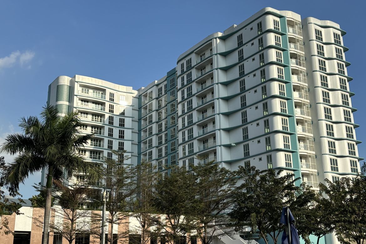1 Bedroom Condo for Sale in Mi Casa, Barangay 76, Pasay, Metro Manila near LRT-1 EDSA