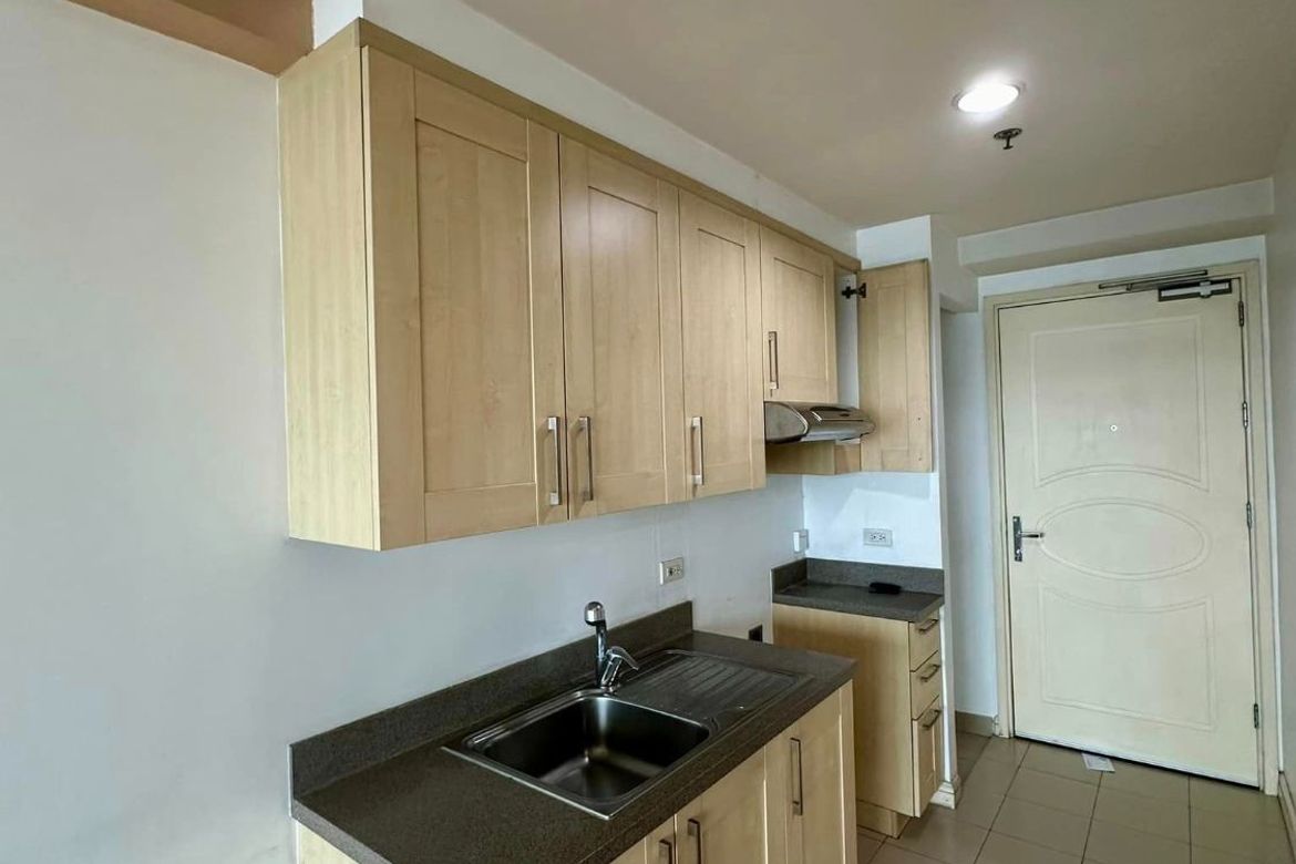 1 Bedroom Condo for Sale in One Rockwell East Tower, Rockwell, Makati, Metro Manila near MRT-3 Guadalupe – photo 2