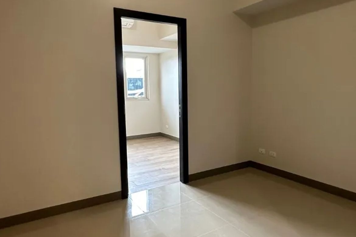 1 Bedroom Condo for Sale in One Shangri-La Place, Wack-Wack Greenhills, Mandaluyong, Metro Manila near MRT-3 Shaw Boulevard – photo 2