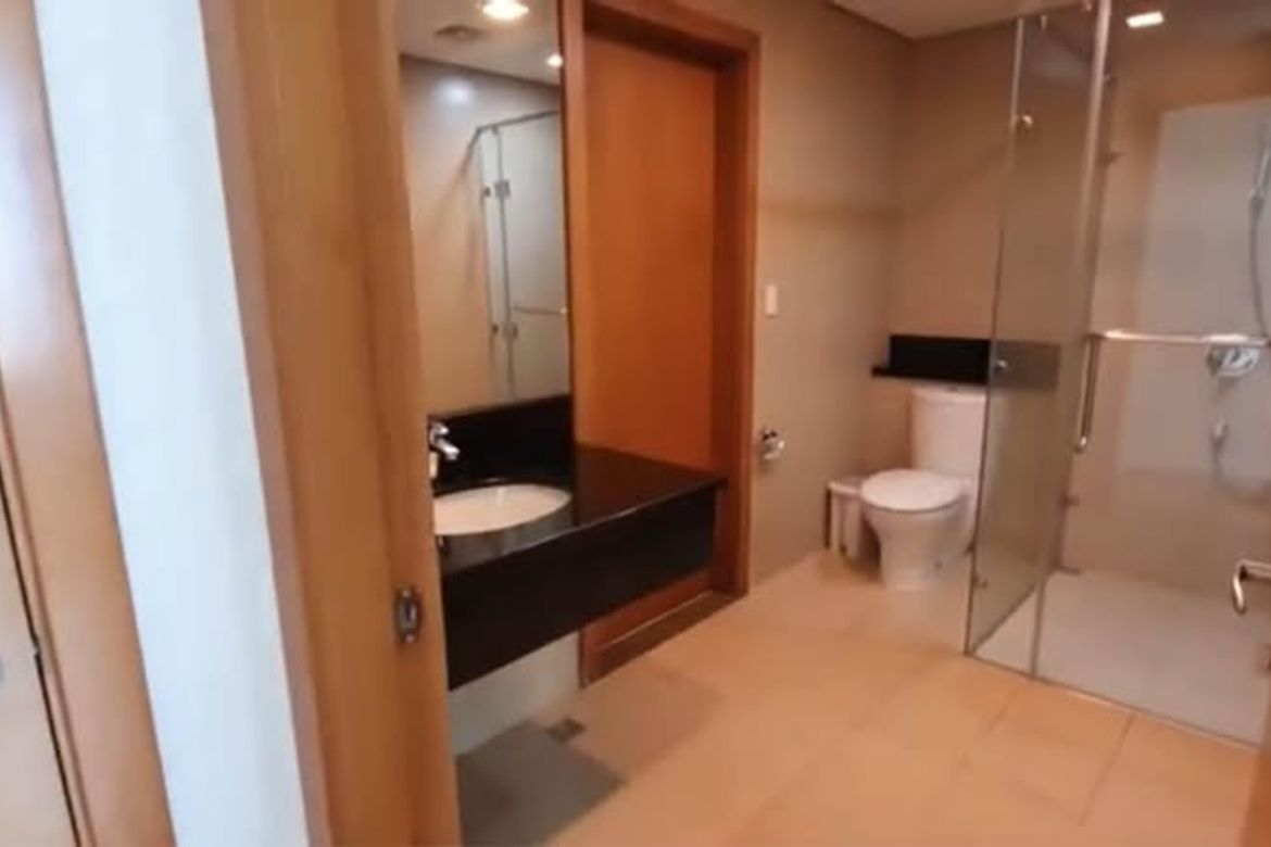 1 Bedroom Condo for Sale in Park Terraces, San Lorenzo, Makati, Metro Manila near MRT-3 Ayala – photo 7