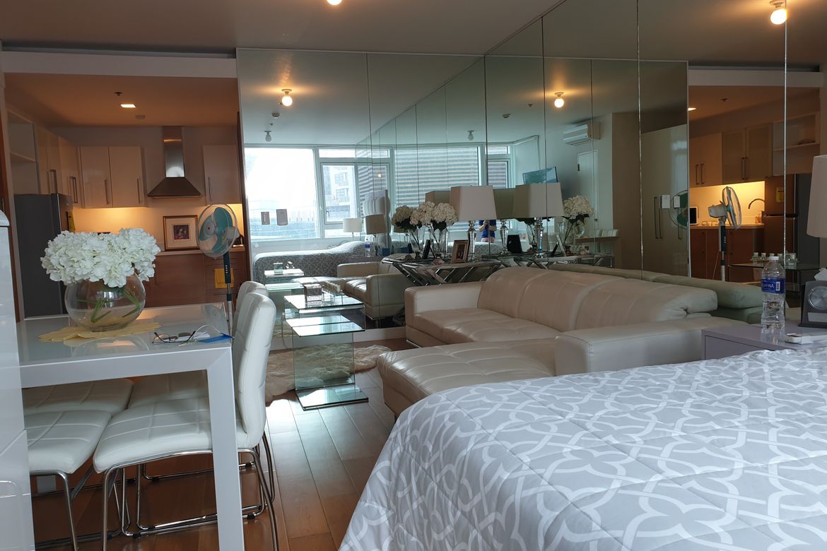 1 Bedroom Condo for Sale in Park Terraces, San Lorenzo, Makati, Metro Manila near MRT-3 Ayala – photo 3