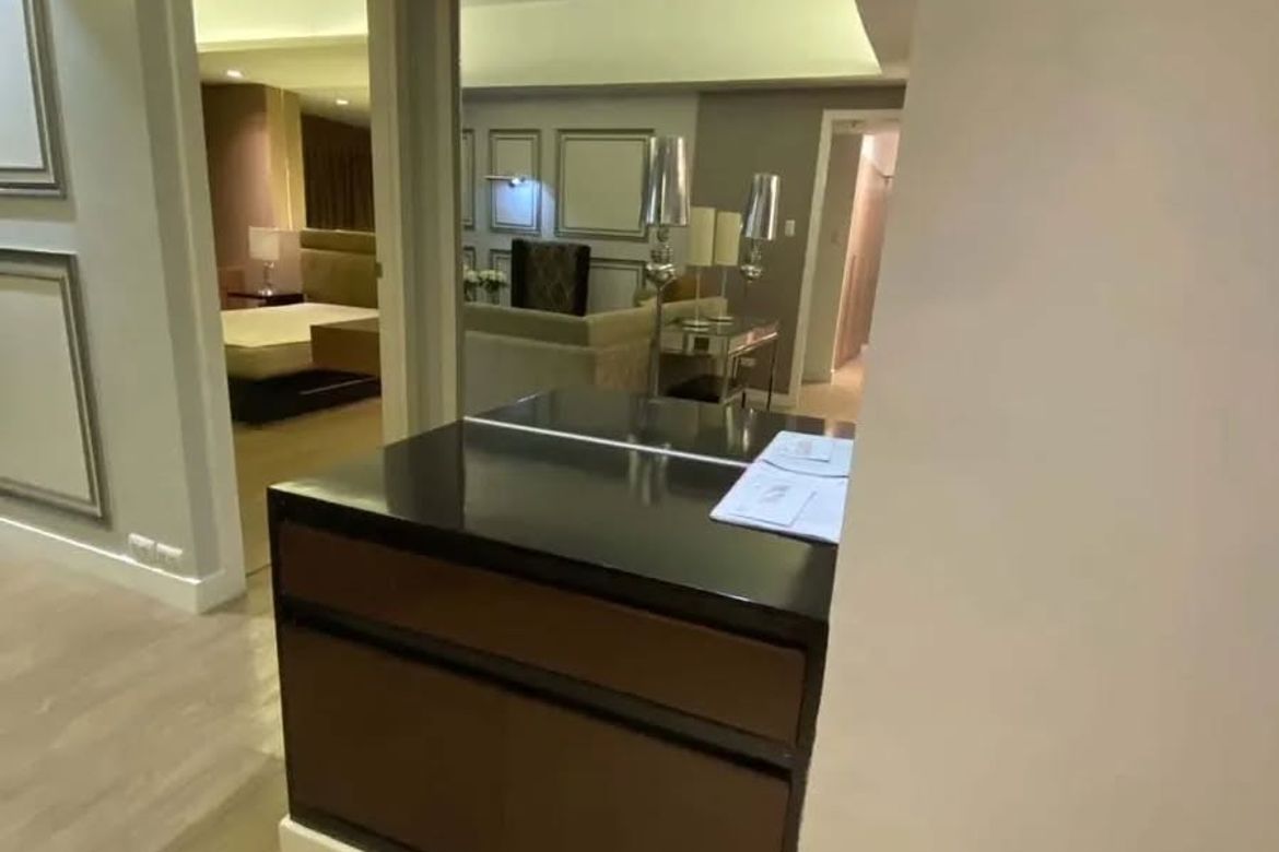 1 Bedroom Condo for Sale in Park Terraces, San Lorenzo, Makati, Metro Manila near MRT-3 Ayala