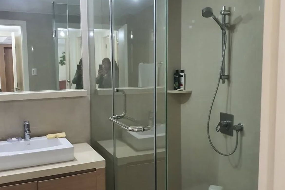 1 Bedroom Condo for Sale in Park Terraces, San Lorenzo, Makati, Metro Manila near MRT-3 Ayala – photo 2