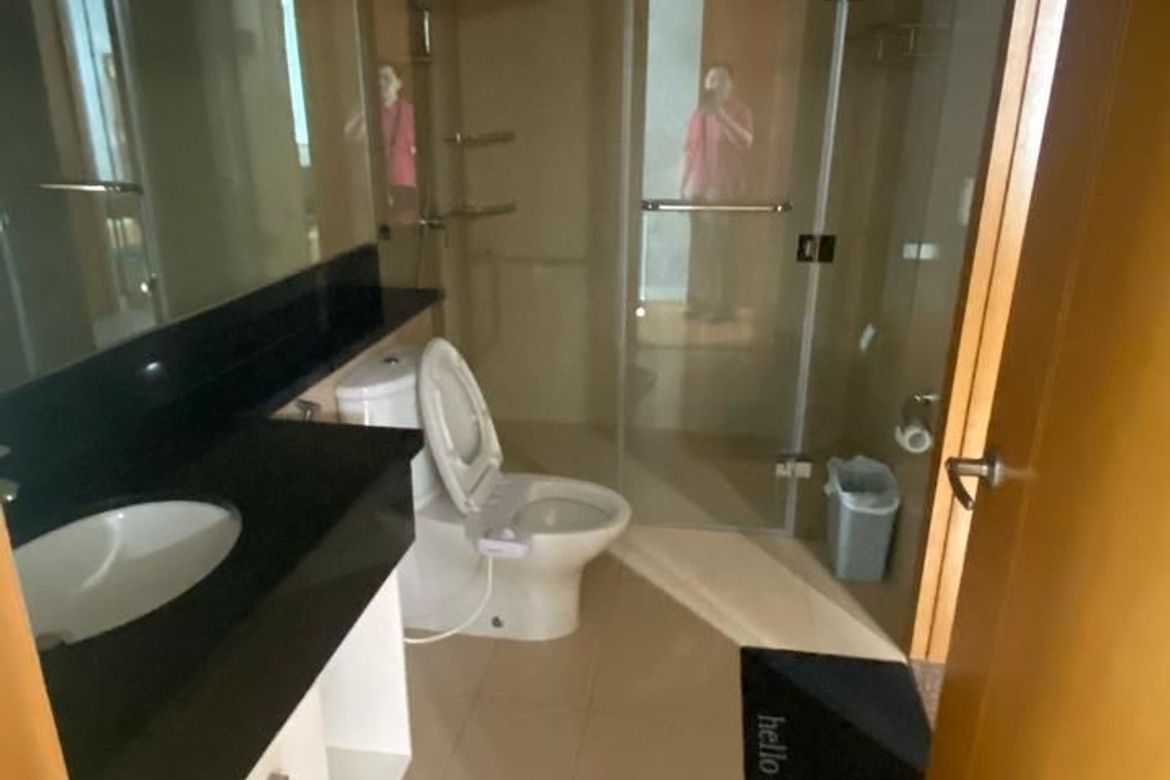1 Bedroom Condo for Sale in Park Terraces, San Lorenzo, Makati, Metro Manila near MRT-3 Ayala – photo 6