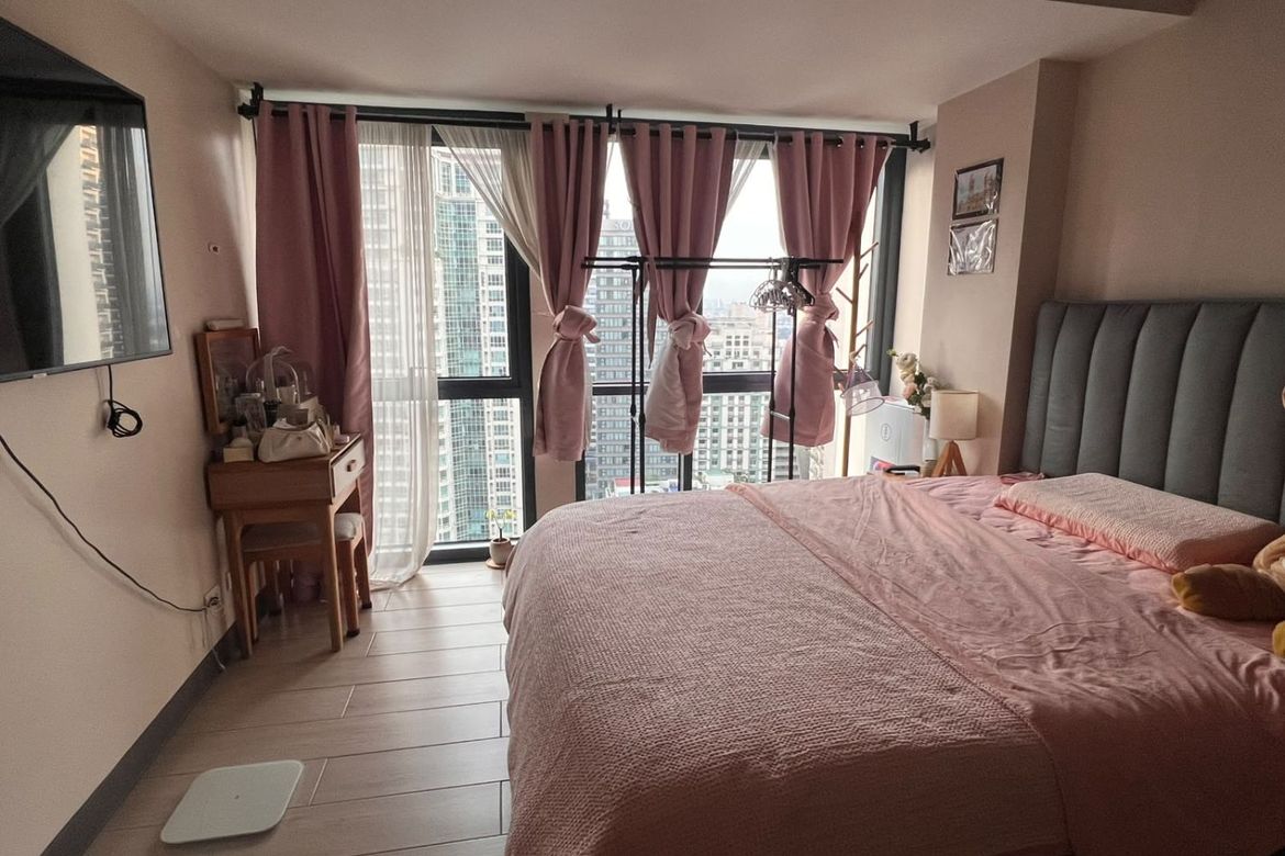 1 Bedroom Condo for Sale in Paseo Heights, Urdaneta, Makati City near MRT-3 Ayala