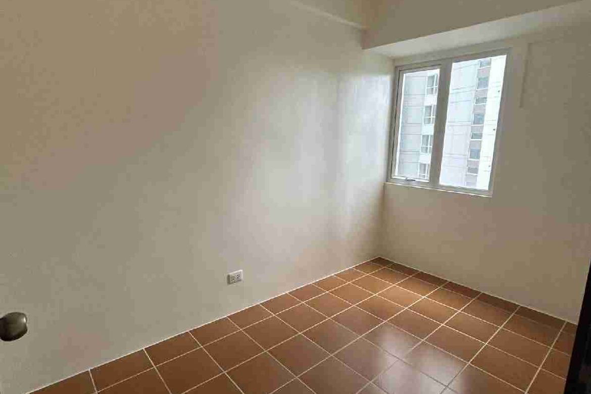 1 Bedroom Condo for Sale in Pioneer Woodlands, Barangka Ilaya, Mandaluyong, Metro Manila near MRT-3 Boni