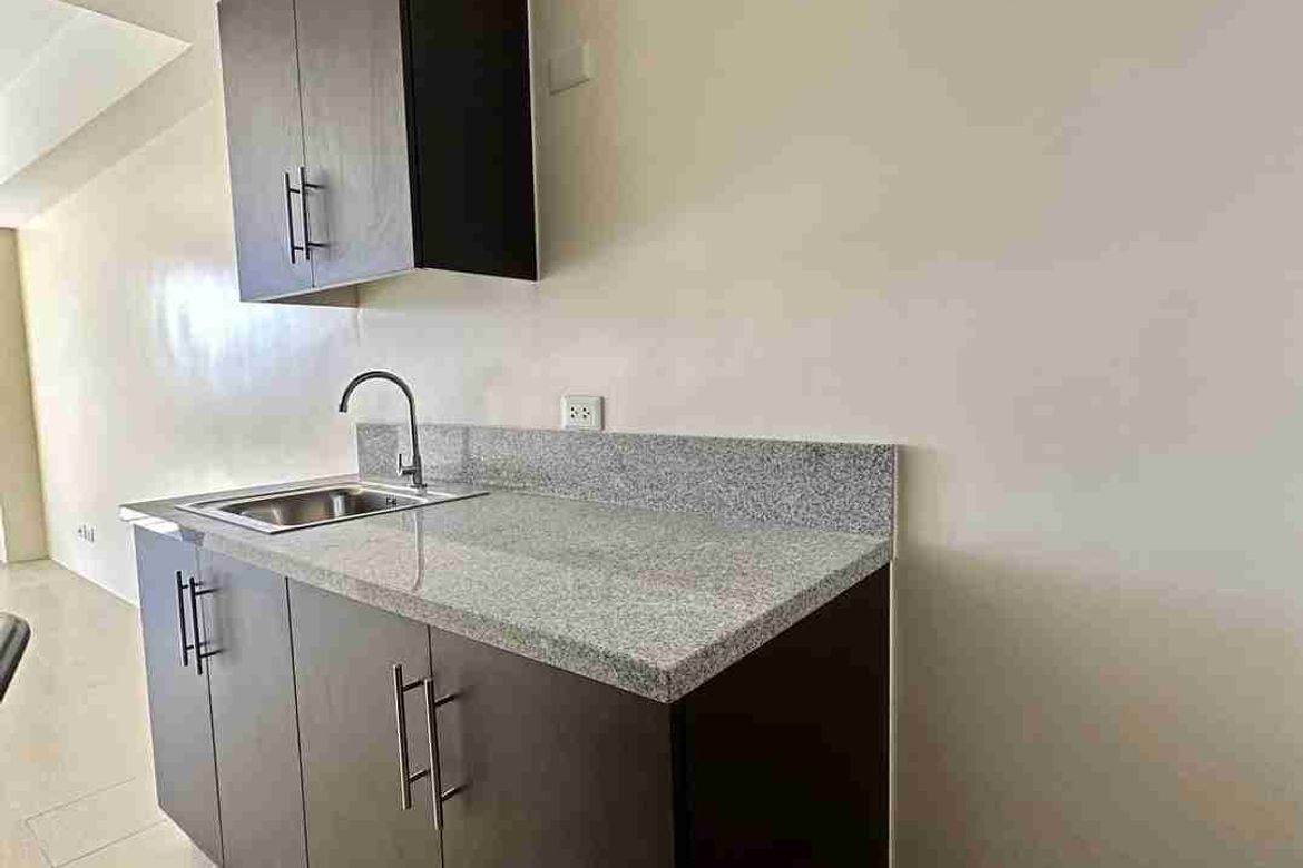 1 Bedroom Condo for Sale in Pioneer Woodlands, Barangka Ilaya, Mandaluyong, Metro Manila near MRT-3 Boni – photo 2