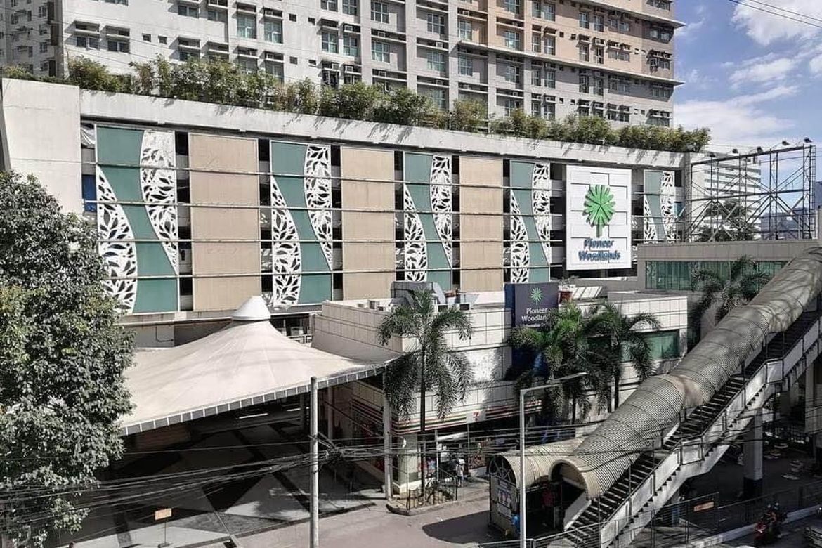 1 Bedroom Condo for Sale in Pioneer Woodlands, Barangka Ilaya, Mandaluyong, Metro Manila near MRT-3 Boni – photo 4