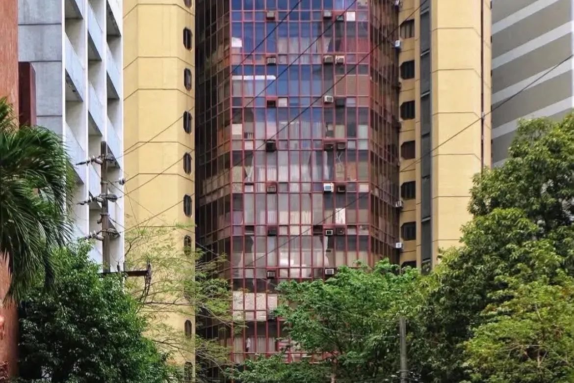 1 Bedroom Condo for Sale in Prince Plaza, San Lorenzo, Makati City near MRT-3 Ayala