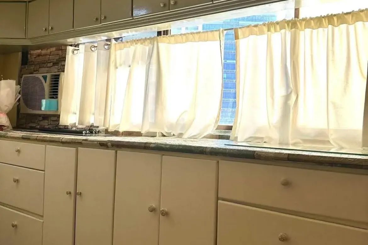 1 Bedroom Condo for Sale in Prince Plaza, San Lorenzo, Makati City near MRT-3 Ayala – photo 9