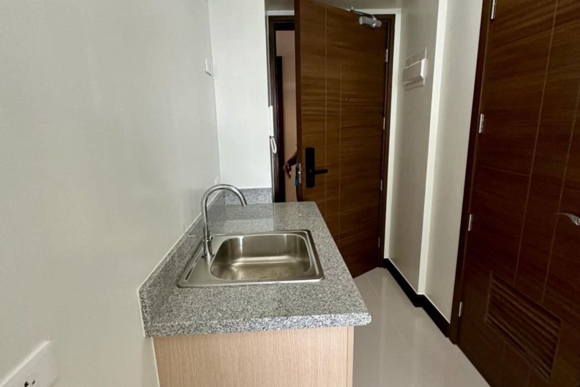 1 Bedroom Condo for Sale in Quantum Residences, Barangay 49, Pasay, Metro Manila near LRT-1 Gil Puyat – photo 2