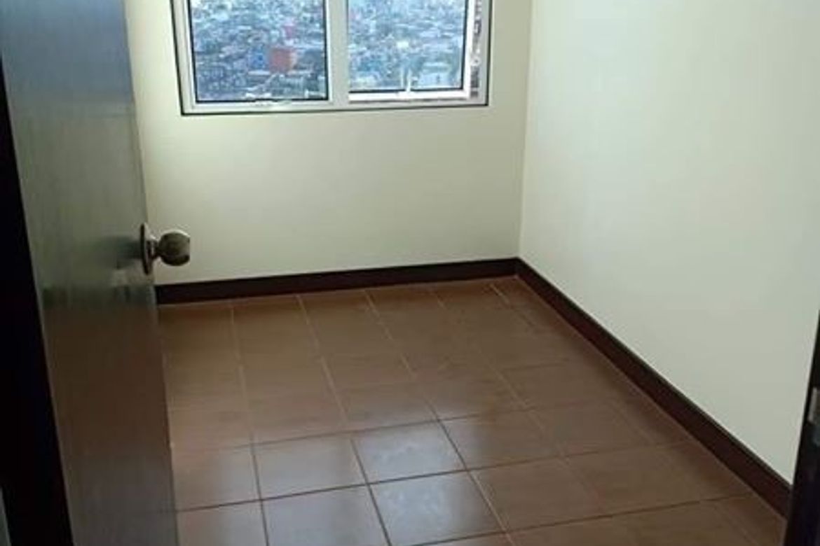 1 Bedroom Condo for Sale in San Lorenzo Place, Bangkal, Makati City near MRT-3 Magallanes – photo 3