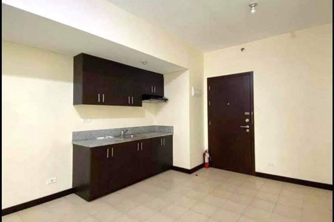1 Bedroom Condo for Sale in San Lorenzo Place, Bangkal, Makati City near MRT-3 Magallanes – photo 8