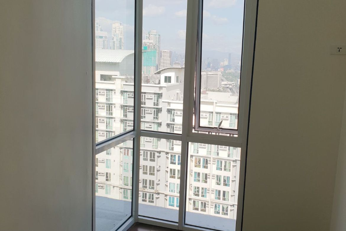1 Bedroom Condo for Sale in San Lorenzo Place, Bangkal, Makati, Metro Manila near MRT-3 Magallanes