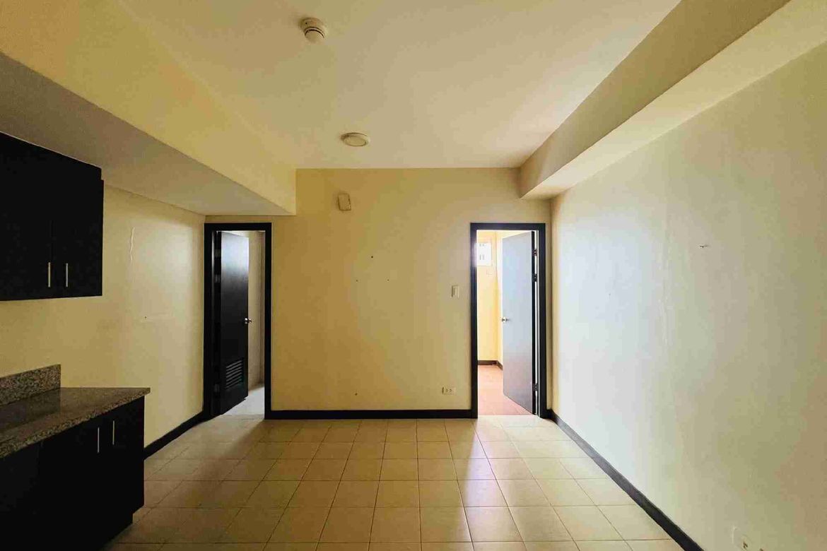 1 Bedroom Condo for Sale in San Lorenzo Place, Bangkal, Makati, Metro Manila near MRT-3 Magallanes – photo 2
